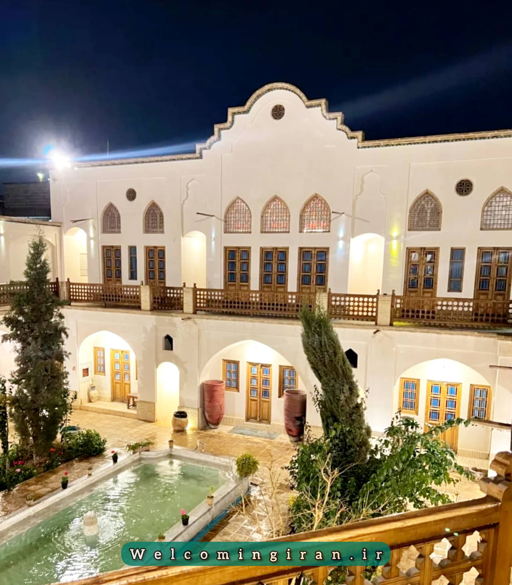 اقامتگاه سنتی خانه ادیب (مرشدی2) کاشان